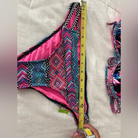 Bikini - Picture 4 of 4